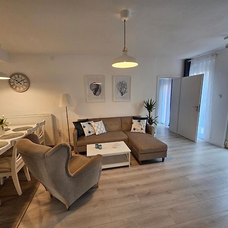Joy Guesthouse Сиофок Екстериор снимка