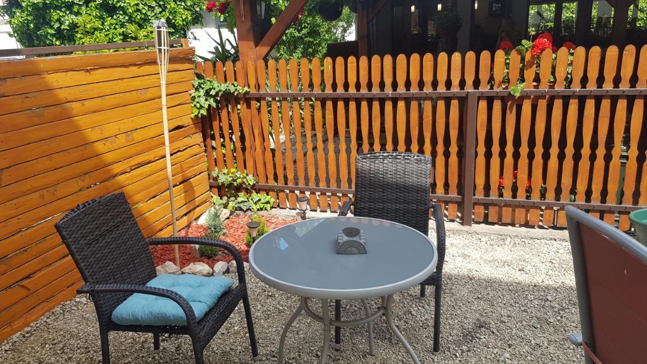 Joy Guesthouse Сиофок Екстериор снимка