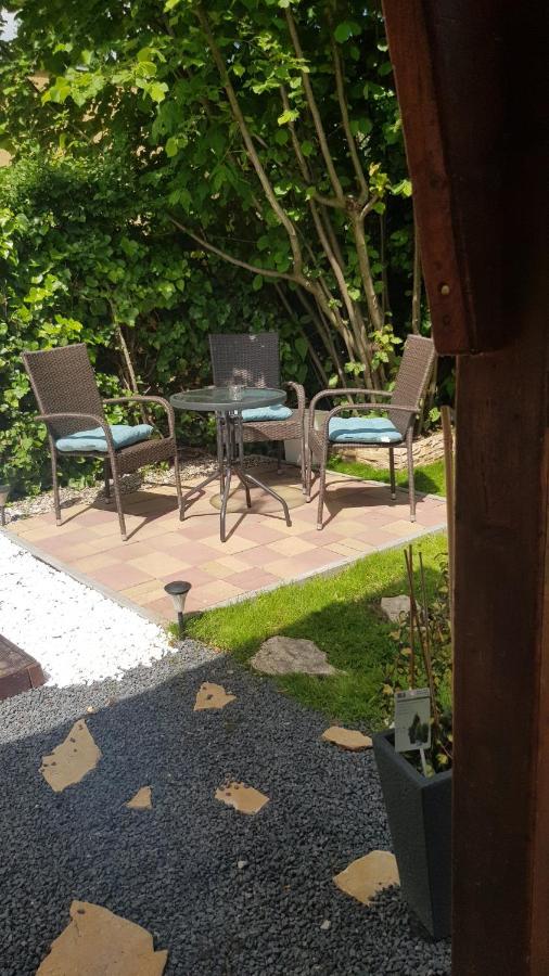 Joy Guesthouse Сиофок Екстериор снимка