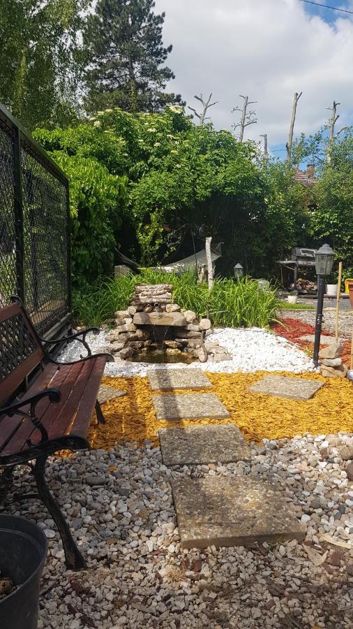 Joy Guesthouse Сиофок Екстериор снимка