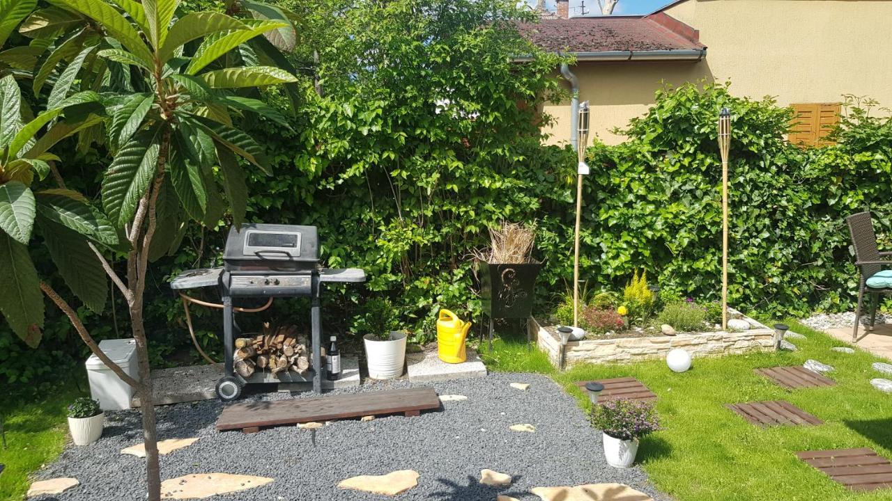 Joy Guesthouse Сиофок Екстериор снимка