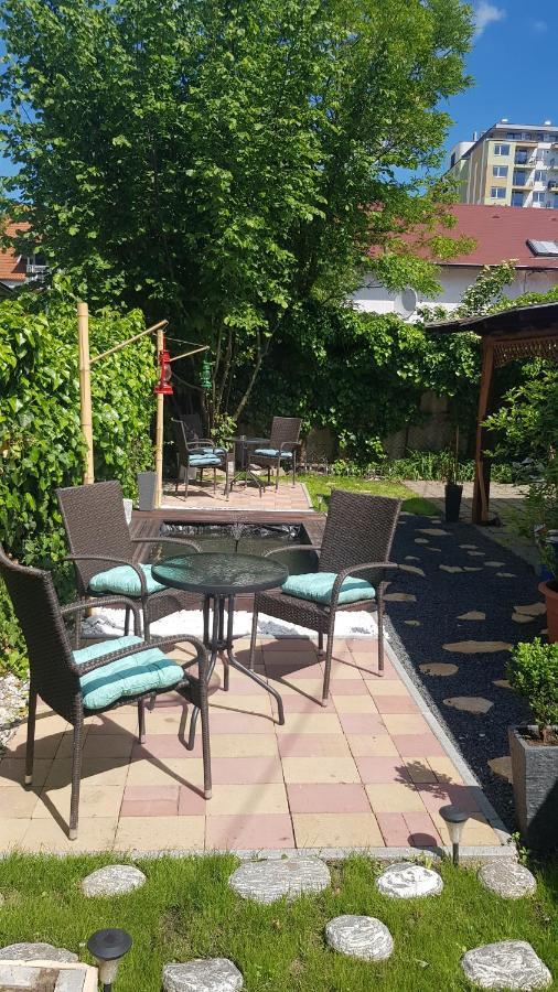 Joy Guesthouse Сиофок Екстериор снимка