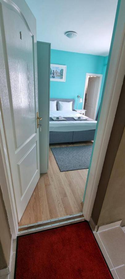 Joy Guesthouse Сиофок Екстериор снимка