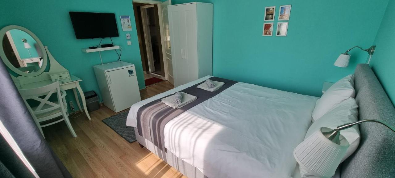 Joy Guesthouse Сиофок Екстериор снимка