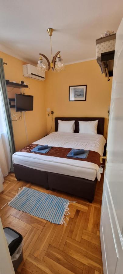 Joy Guesthouse Сиофок Екстериор снимка