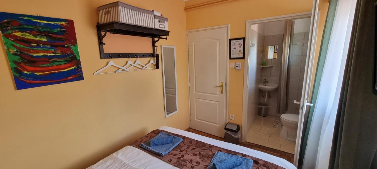 Joy Guesthouse Сиофок Екстериор снимка