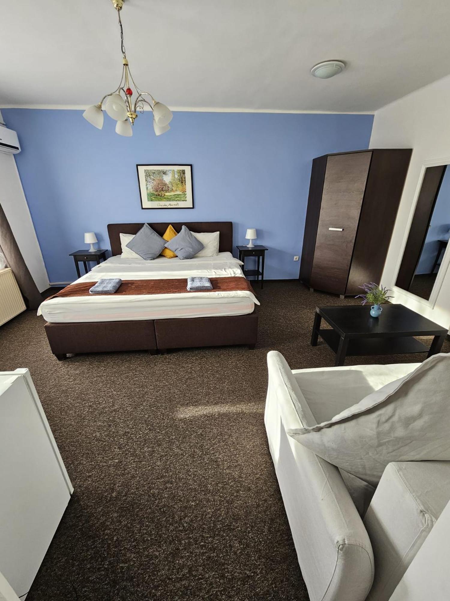Joy Guesthouse Сиофок Екстериор снимка