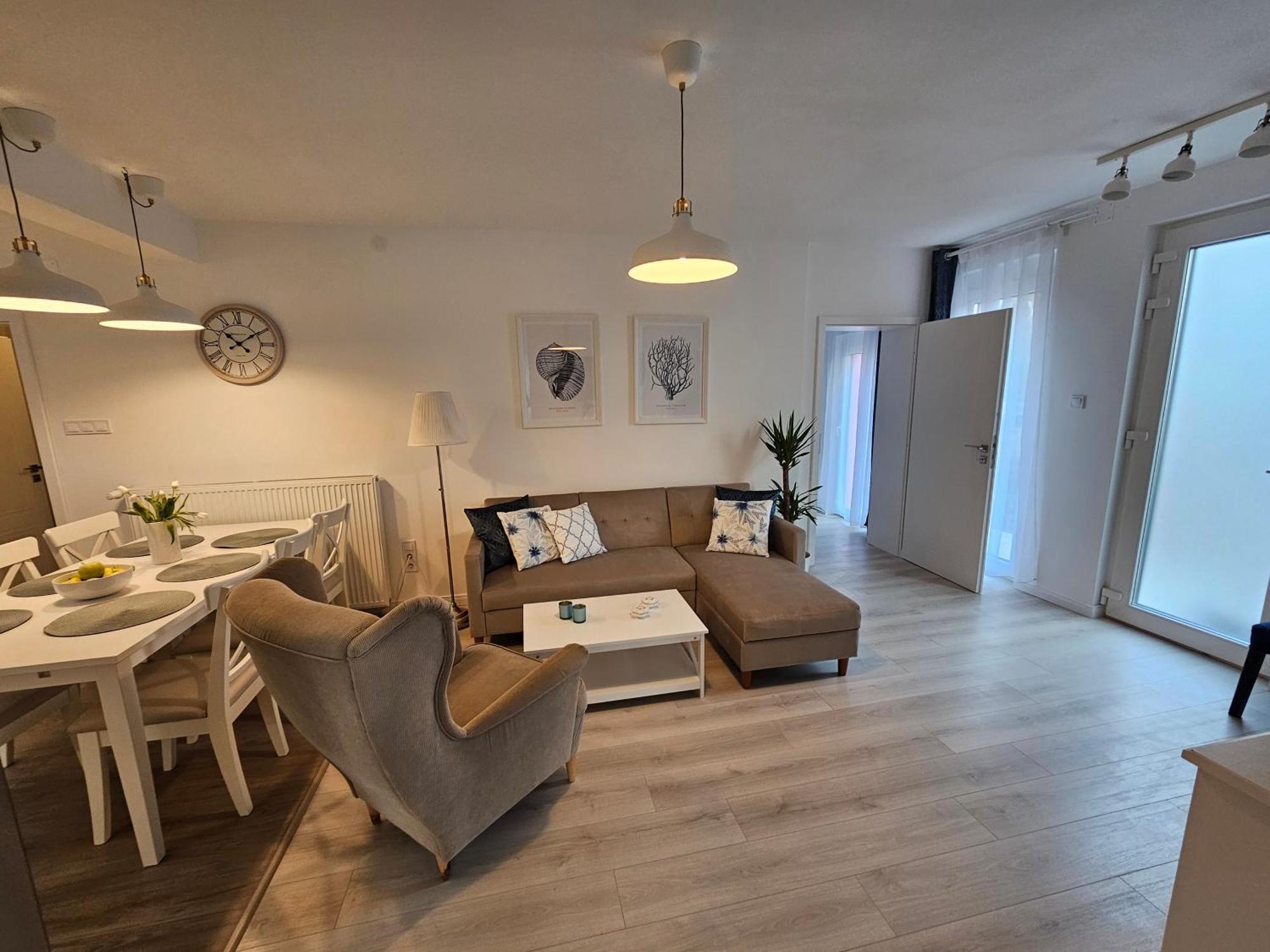Joy Guesthouse Сиофок Екстериор снимка