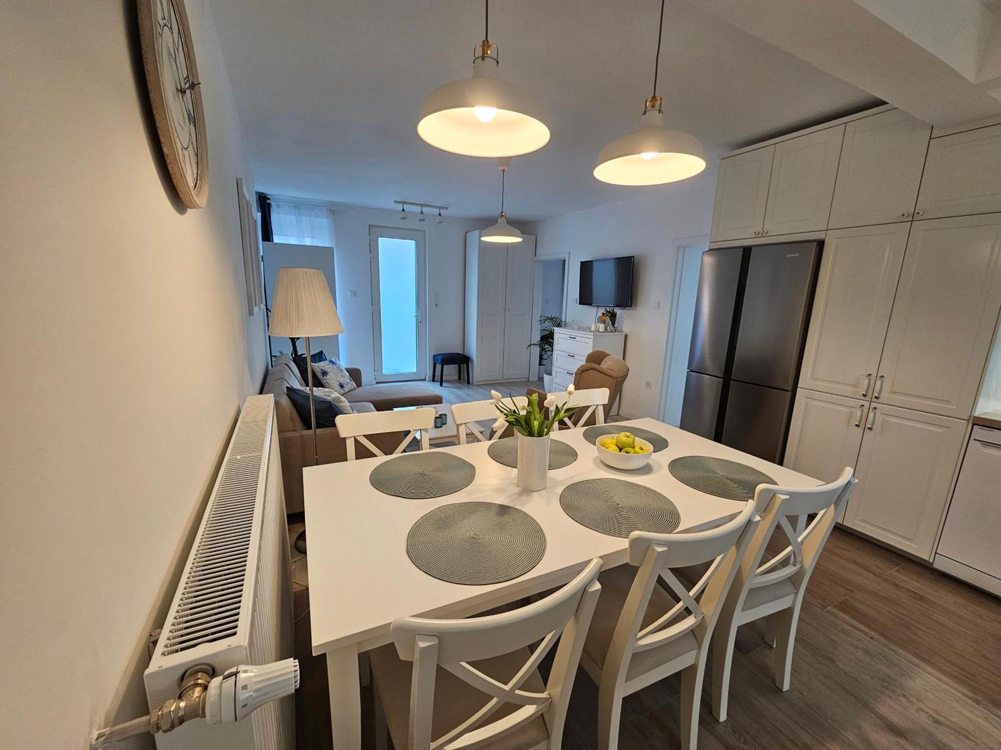 Joy Guesthouse Сиофок Екстериор снимка