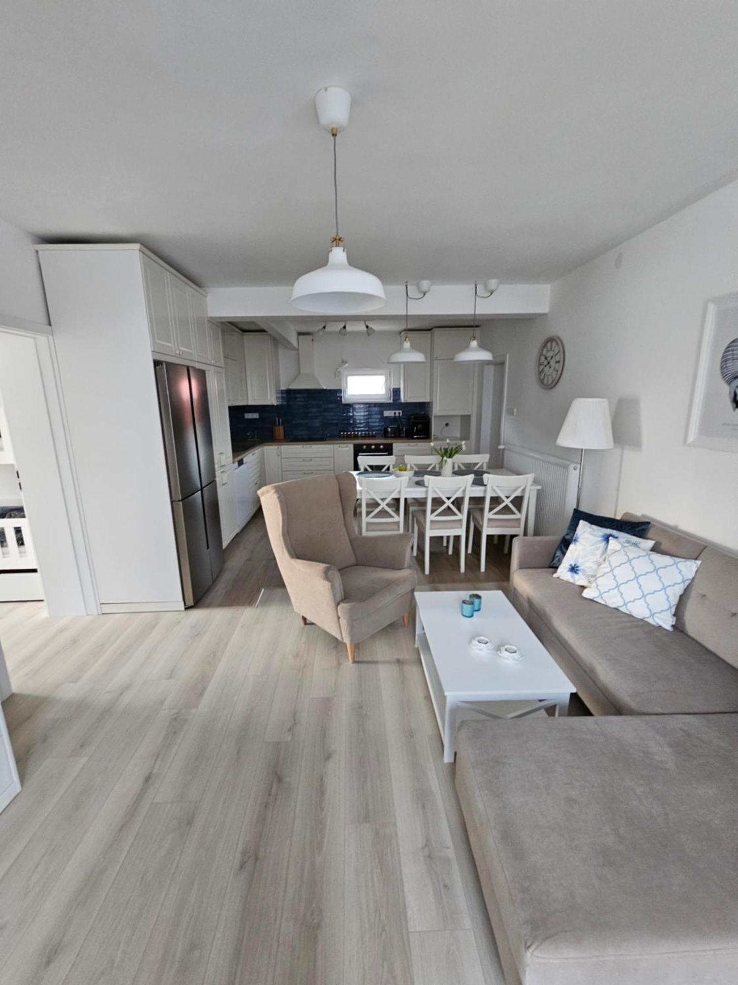 Joy Guesthouse Сиофок Екстериор снимка