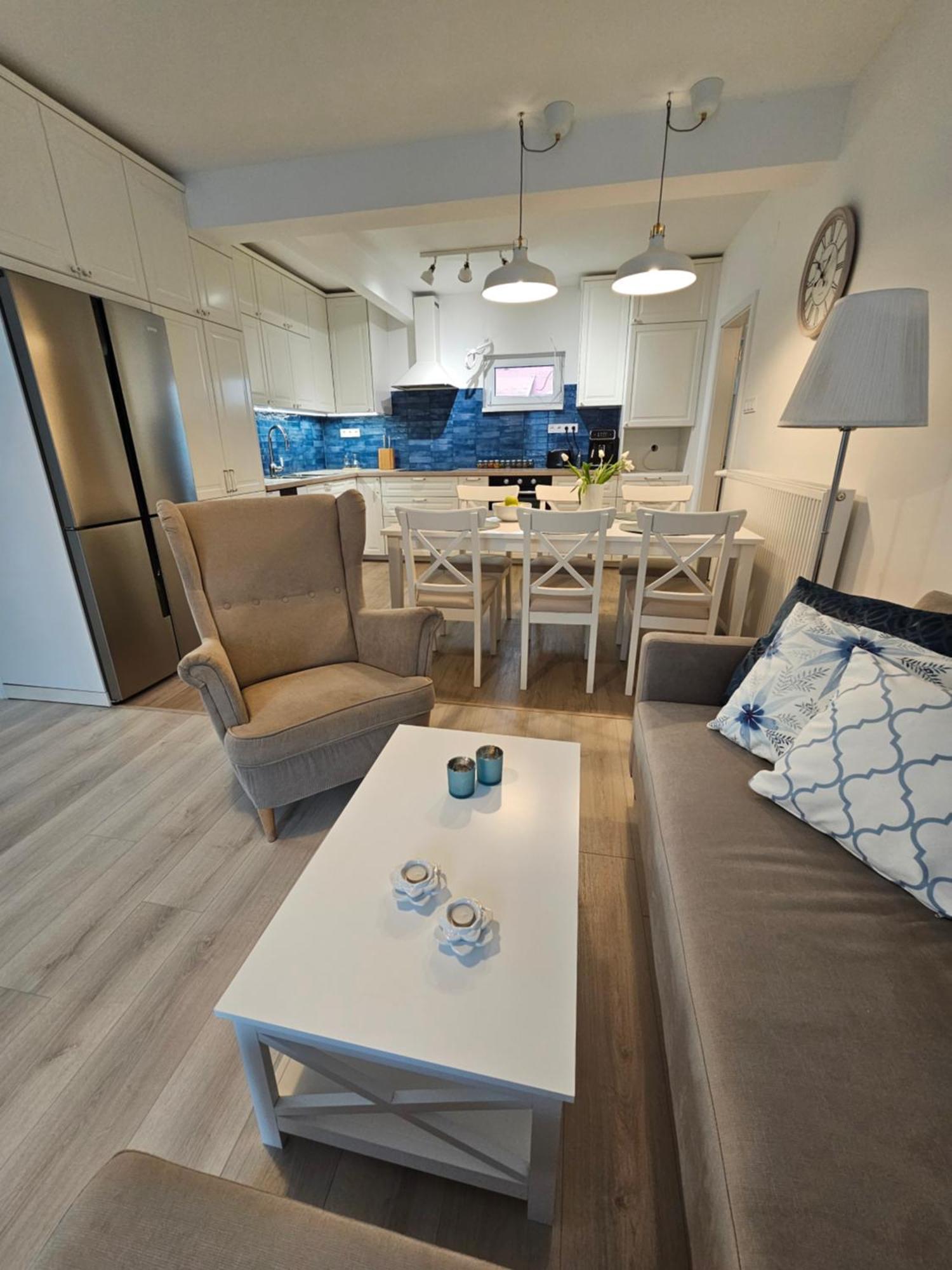 Joy Guesthouse Сиофок Екстериор снимка
