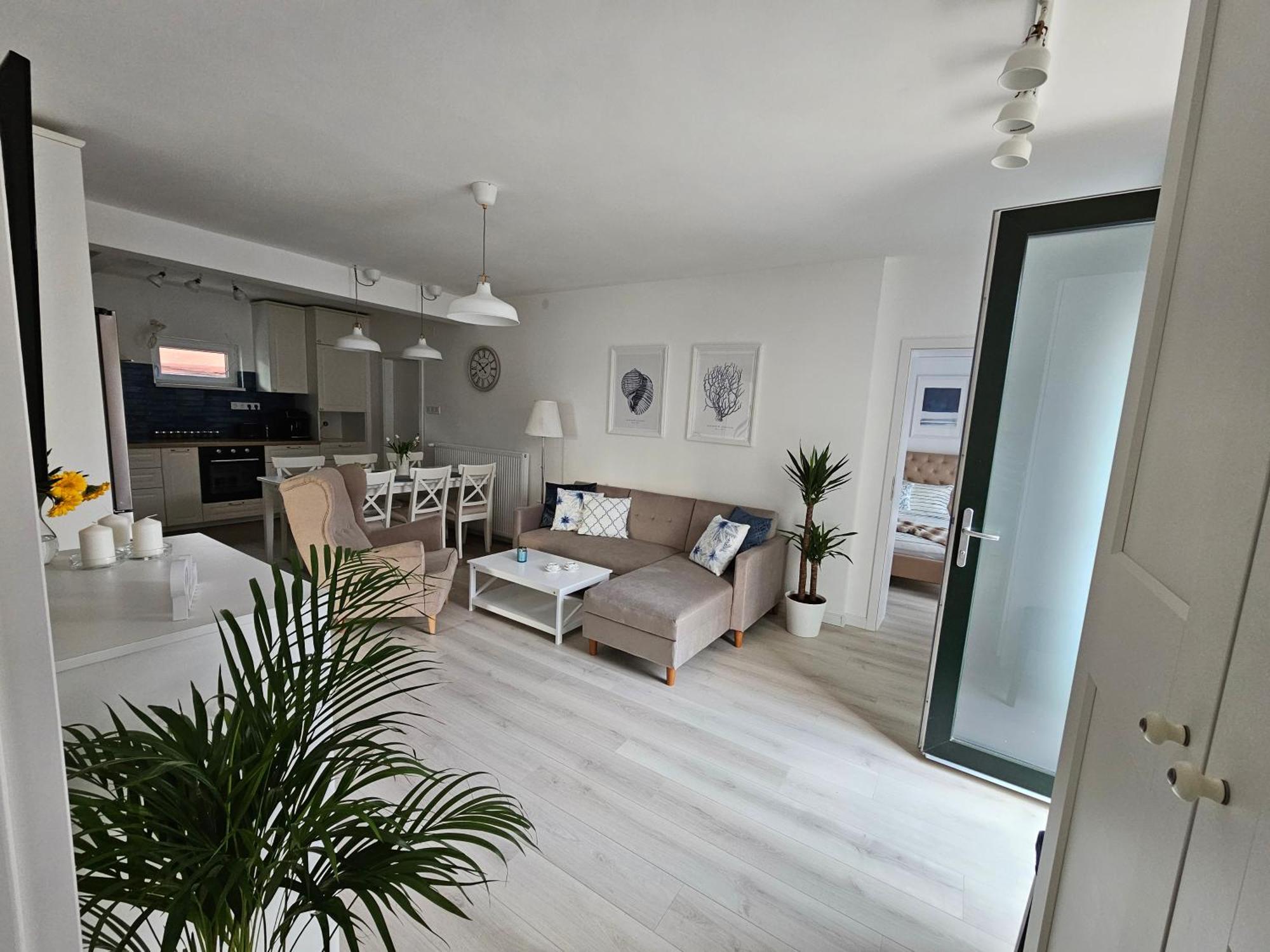 Joy Guesthouse Сиофок Екстериор снимка