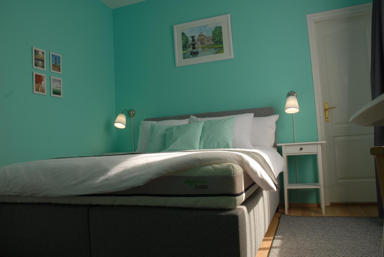 Joy Guesthouse Сиофок Екстериор снимка