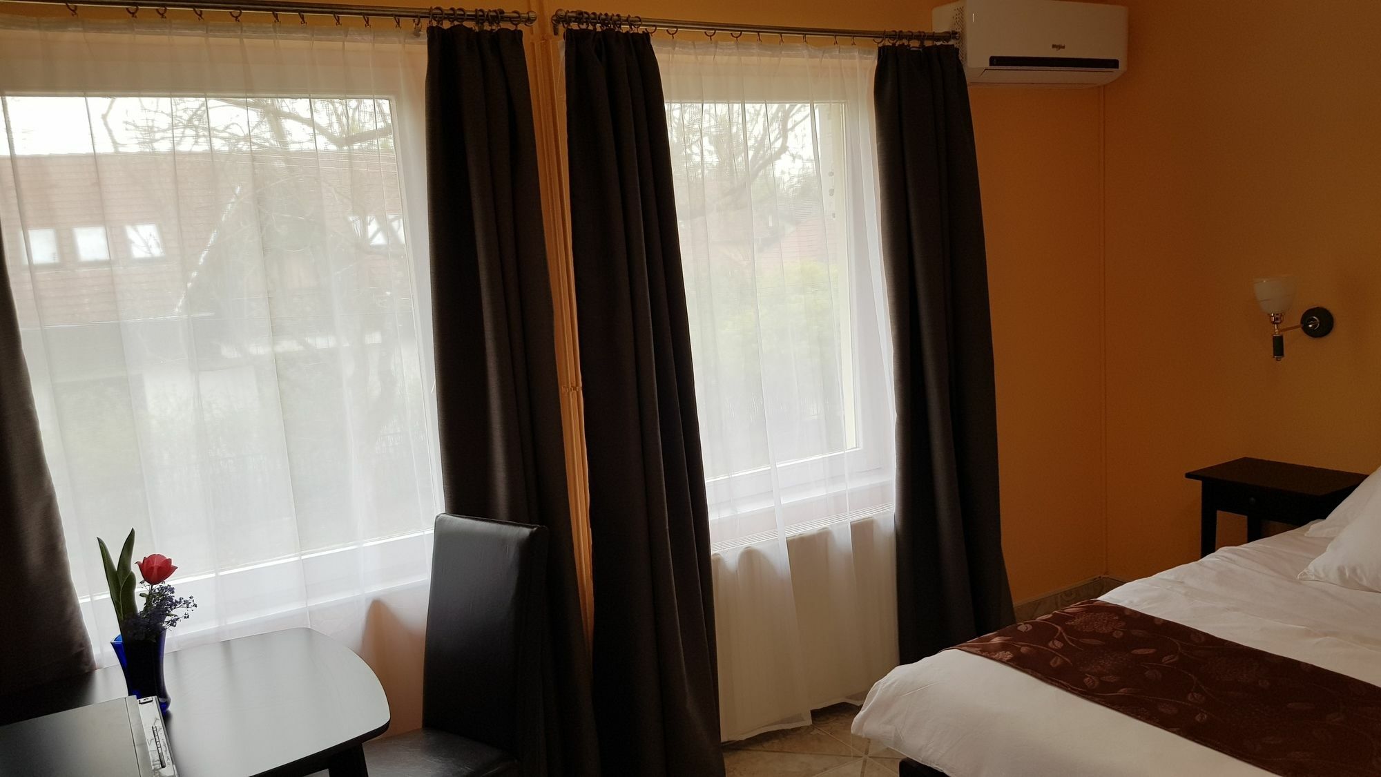 Joy Guesthouse Сиофок Екстериор снимка