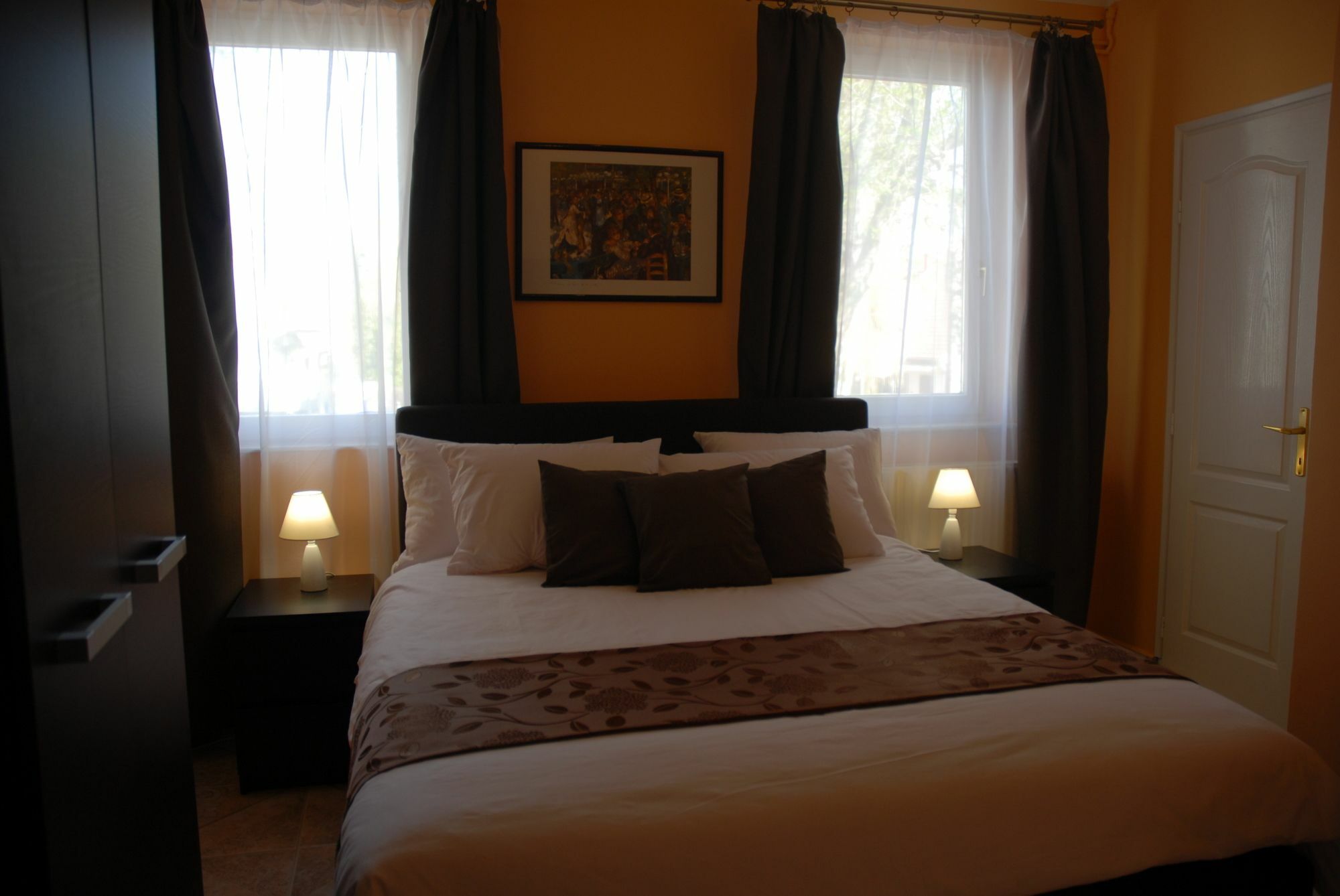 Joy Guesthouse Сиофок Екстериор снимка